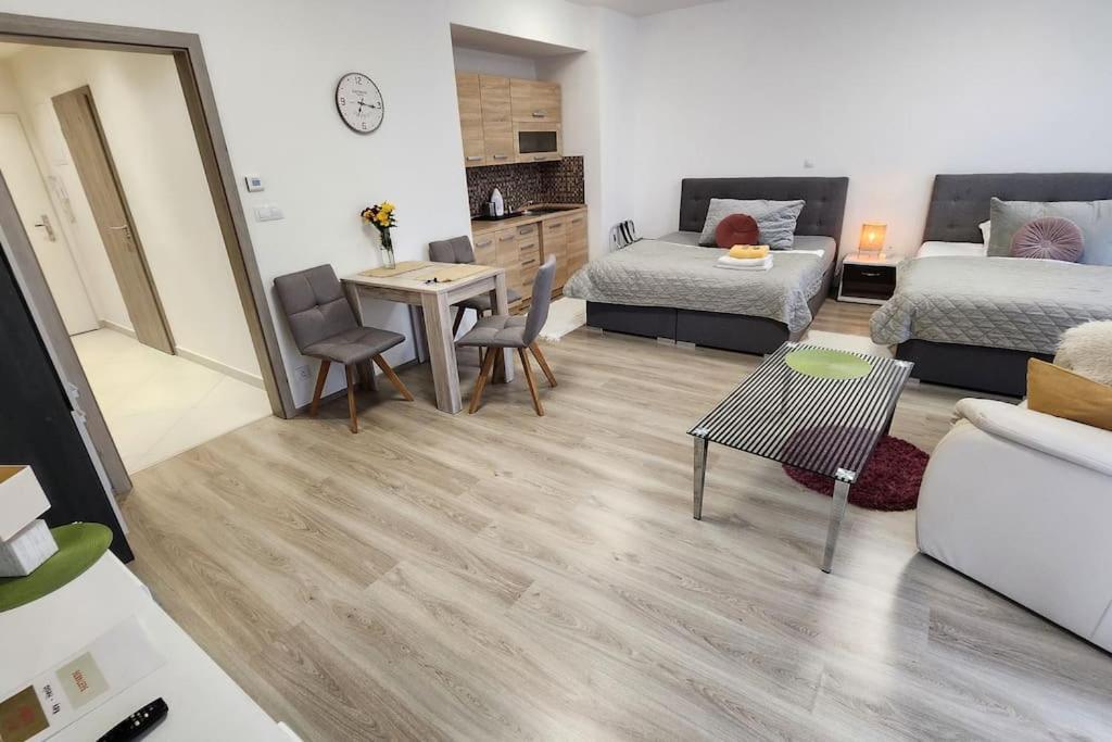 Apartman Praha Lejlighed Eksteriør billede